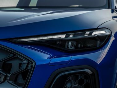 Audi SQ5 ثالثاً، دفع رباعي 5 أبواب — المصباح الأمامي