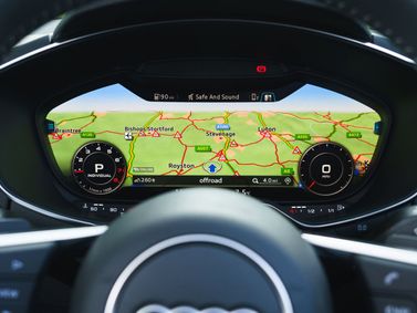 Audi TT III (8S) Рестайлинг, Родстер — панель приборов