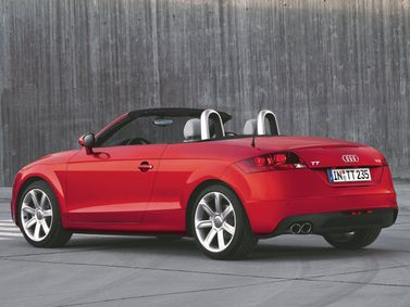 Audi TT II (8J) Рестайлинг, Родстер — вид сзади справа