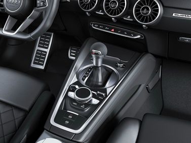 Audi TT III (8S) Рестайлинг, Родстер — центральная консоль