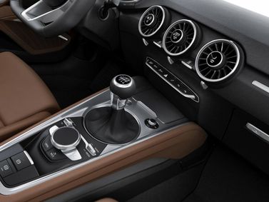 Audi TT III (8S)، كوبيه — الكونسول الوسطي