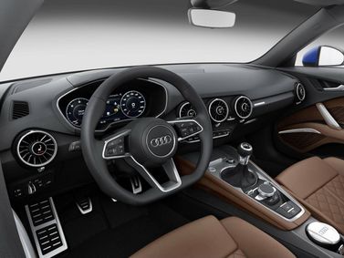 Audi TT III (8S)، كوبيه — منطقة السائق