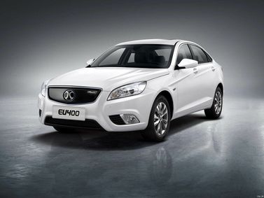 BAIC EU I، سيدان — منظر أمامي بزاوية ثلاثة أرباع