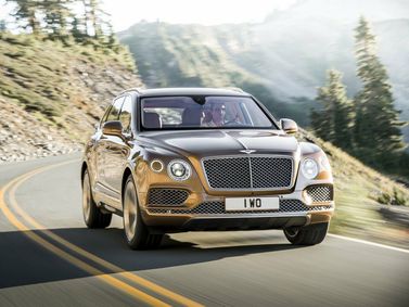 Bentley Bentayga I, Внедорожник 5 дв. — вид спереди справа