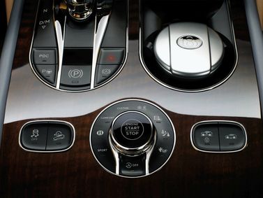 Bentley Bentayga I, Внедорожник 5 дв. — центральная консоль