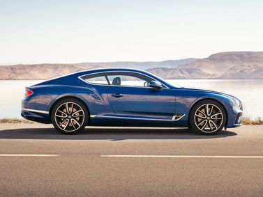 Bentley Continental GT ثالثاً، كوبيه — منظر من الجانب الأيمن