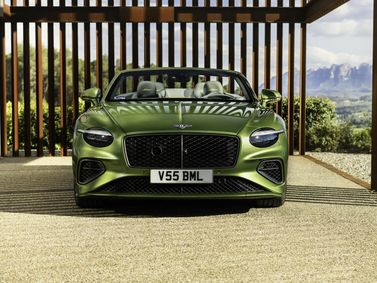 Bentley Continental GT رابعاً، قابلة للتحويل — منظر أمامي