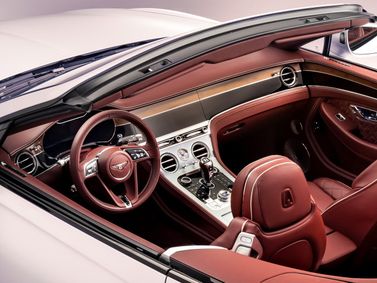 Bentley Continental GT ثالثاً، قابلة للتحويل — منطقة السائق
