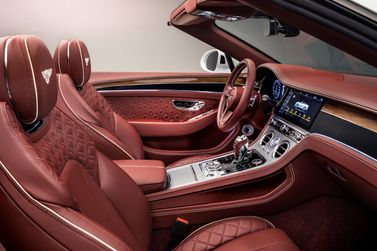Bentley Continental GT ثالثاً، قابلة للتحويل — منطقة السائق