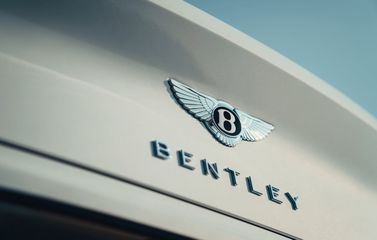 Bentley Continental GT ثالثاً، قابلة للتحويل — شعار السيارة واسم الطراز