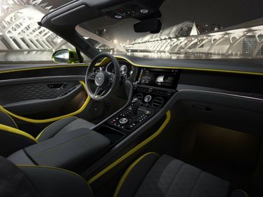 Bentley Continental GT رابعاً، قابلة للتحويل — منطقة السائق
