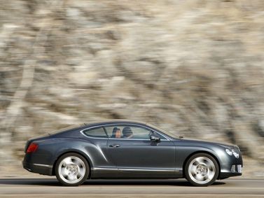 Bentley Continental GT ثانياً، كوبيه — منظر من الجانب الأيمن