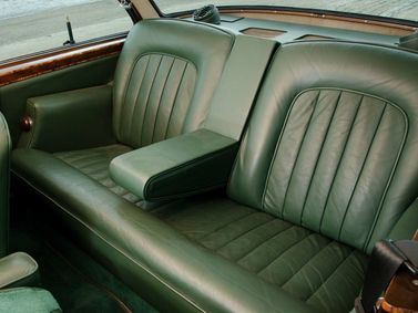 Bentley S II, Купе — задние сиденья