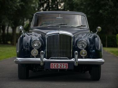 Bentley S II, Седан — вид спереди