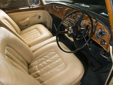Bentley S II, Купе — место водителя