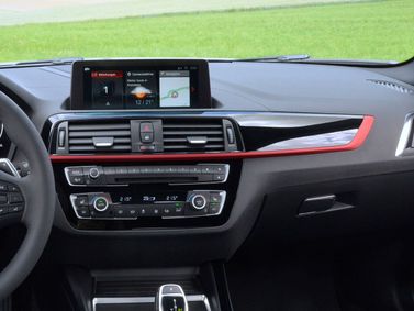 BMW 1 Series المرحلة الثانية (F20/F21) فيس ليفت 2، هاتشباك 3 أبواب — لوحة القيادة