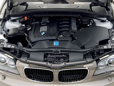BMW 1 Series I (E81/E82/E87/E88) عملية فيس ليفت، قابلة للتحويل — حجرة المحرك
