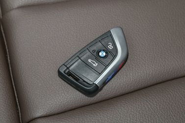 BMW 1 Series عملية فيس ليفت III (F52)، سيدان — تفصيل داخلي