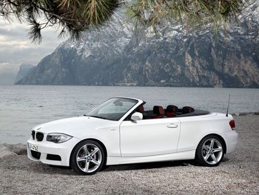BMW 1 Series I (E82/E88) عملية فيس ليفت 2، قابلة للتحويل — منظر أمامي أيمن