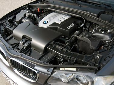 BMW 1 Series I (E81/E82/E87/E88) عملية فيس ليفت، هاتشباك 5 أبواب — حجرة المحرك