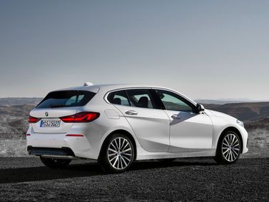BMW 1 Series III (F40)، هاتشباك 5 أبواب — منظر خلفي أيمن