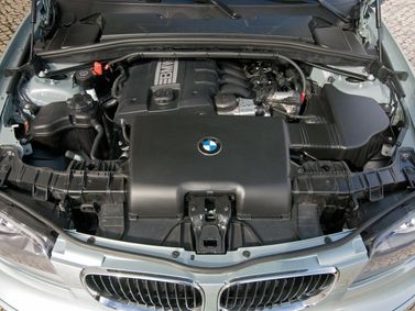 BMW 1 Series I (E81/E82/E87/E88) عملية فيس ليفت، هاتشباك 3 أبواب — حجرة المحرك
