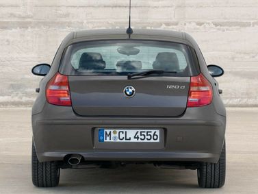 BMW 1 Series I (E81/E82/E87/E88) عملية فيس ليفت، هاتشباك 5 أبواب — منظر خلفي