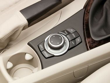 BMW 1 Series I (E81/E82/E87/E88) عملية فيس ليفت، قابلة للتحويل — الكونسول الوسطي