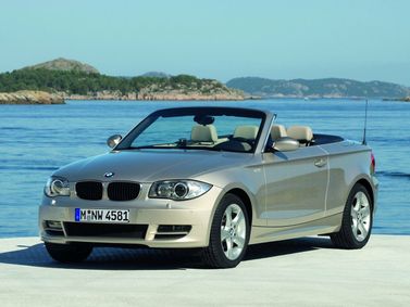 BMW 1 Series I (E81/E82/E87/E88) عملية فيس ليفت، قابلة للتحويل — منظر أمامي أيمن