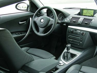 BMW 1 Series ط (E81/إي82/إي87/إي88)، هاتشباك 5 أبواب — منطقة السائق