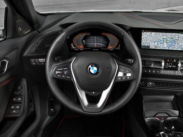 BMW 1 Series III (F40)، هاتشباك 5 أبواب — منطقة السائق