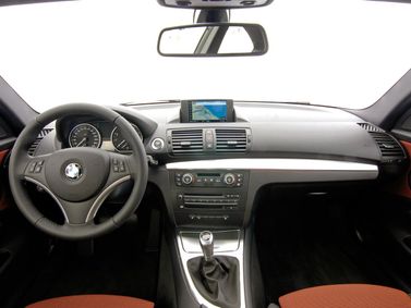 BMW 1 Series I (E81/E82/E87/E88) عملية فيس ليفت، كوبيه — لوحة القيادة