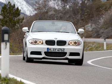 BMW 1 Series I (E82/E88) عملية فيس ليفت 2، قابلة للتحويل — منظر أمامي
