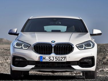 BMW 1 Series III (F40)، هاتشباك 5 أبواب — منظر أمامي