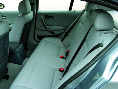 BMW 1 Series ط (E81/إي82/إي87/إي88)، هاتشباك 5 أبواب — المقاعد الخلفية