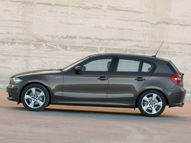 BMW 1 Series I (E81/E82/E87/E88) عملية فيس ليفت، هاتشباك 5 أبواب — منظر من الجانب الأيسر
