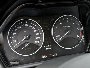 BMW 1 Series II (F20/F21)، هاتشباك 5 أبواب — لوحة العدادات