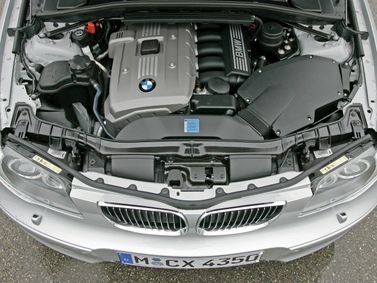 BMW 1 Series ط (E81/إي82/إي87/إي88)، هاتشباك 5 أبواب — حجرة المحرك