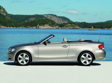 BMW 1 Series I (E81/E82/E87/E88) عملية فيس ليفت، قابلة للتحويل — منظر من الجانب الأيسر