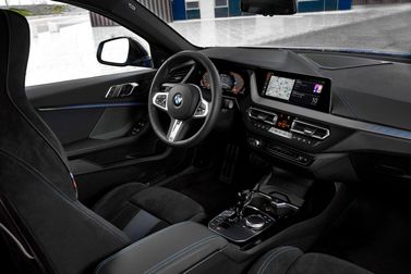 BMW 1 Series III (F40)، هاتشباك 5 أبواب — منطقة السائق