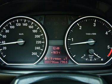 BMW 1 Series I (E81/E82/E87/E88) عملية فيس ليفت، هاتشباك 3 أبواب — لوحة العدادات