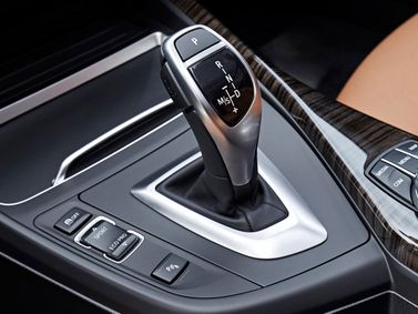 BMW 2 Series F22 Рестайлинг, Кабриолет — селектор коробки передач