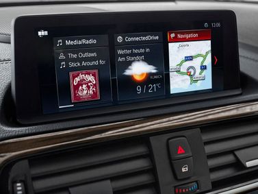 BMW 2 Series F22 Рестайлинг, Кабриолет — экран мультимедийной системы