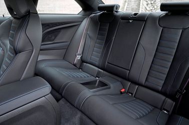 BMW 2 Series G42، كوبيه — المقاعد الخلفية