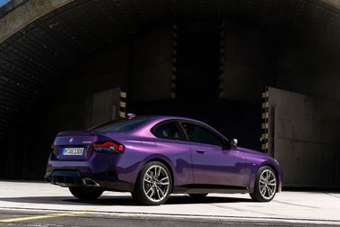 BMW 2 Series G42، كوبيه — منظر خلفي بزاوية ثلاثة أرباع