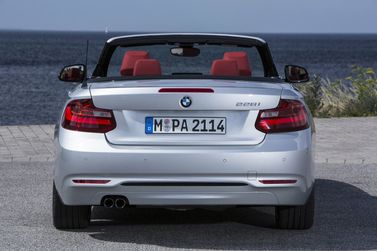 BMW 2 Series F22، قابلة للتحويل — منظر خلفي