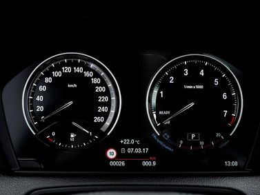 BMW 2 Series F22 Рестайлинг, Кабриолет — панель приборов