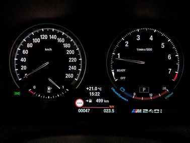 BMW 2 Series عملية فيس ليفت F22، كوبيه — لوحة العدادات