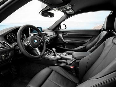 BMW 2 Series عملية فيس ليفت F22، كوبيه — منطقة السائق