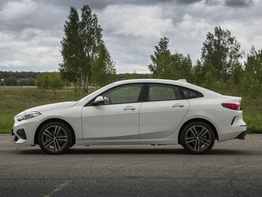 BMW 2 Series F44، سيدان Gran Coupe — منظر من الجانب الأيسر